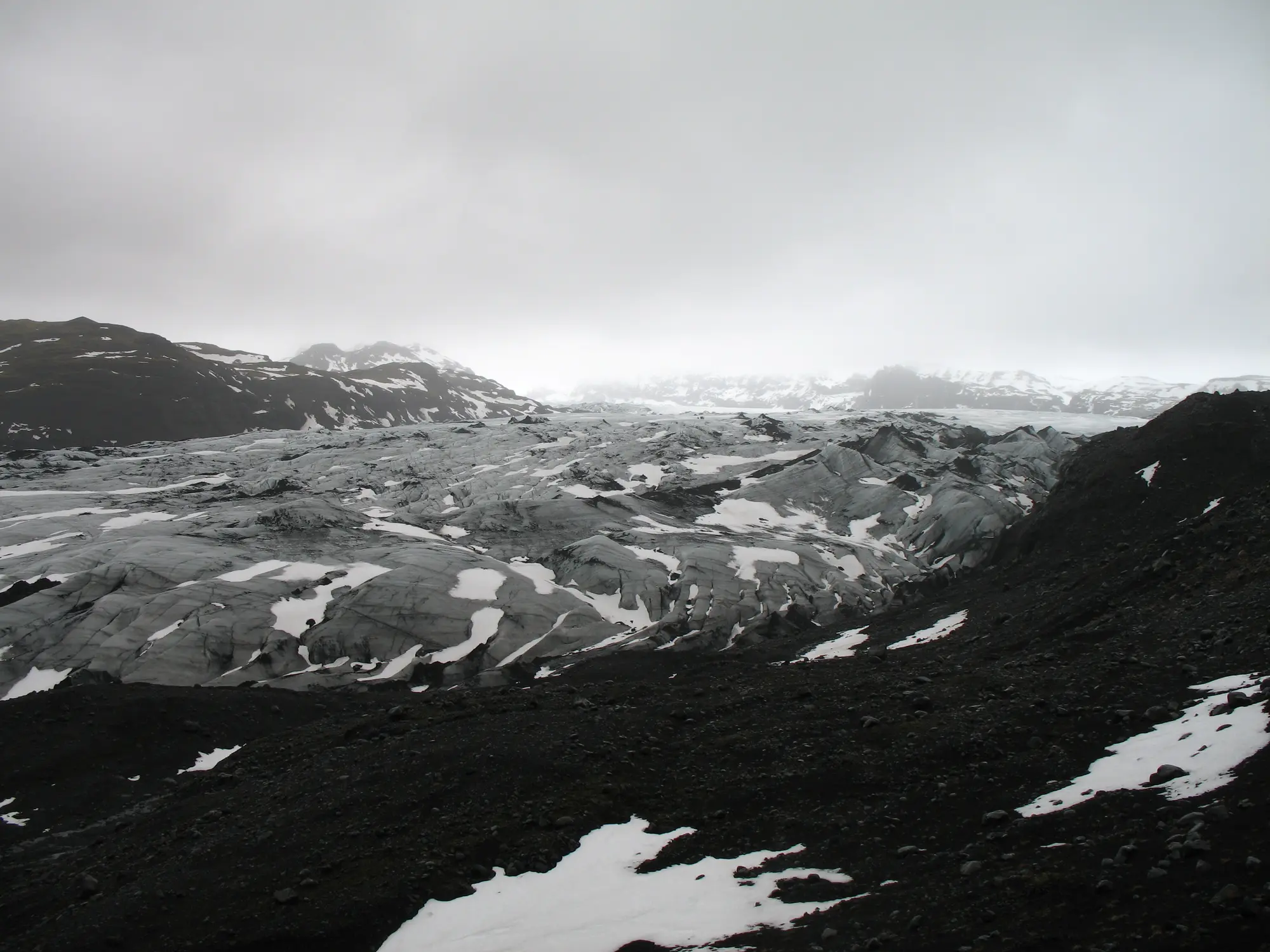 Jökultunga undir gráum himni