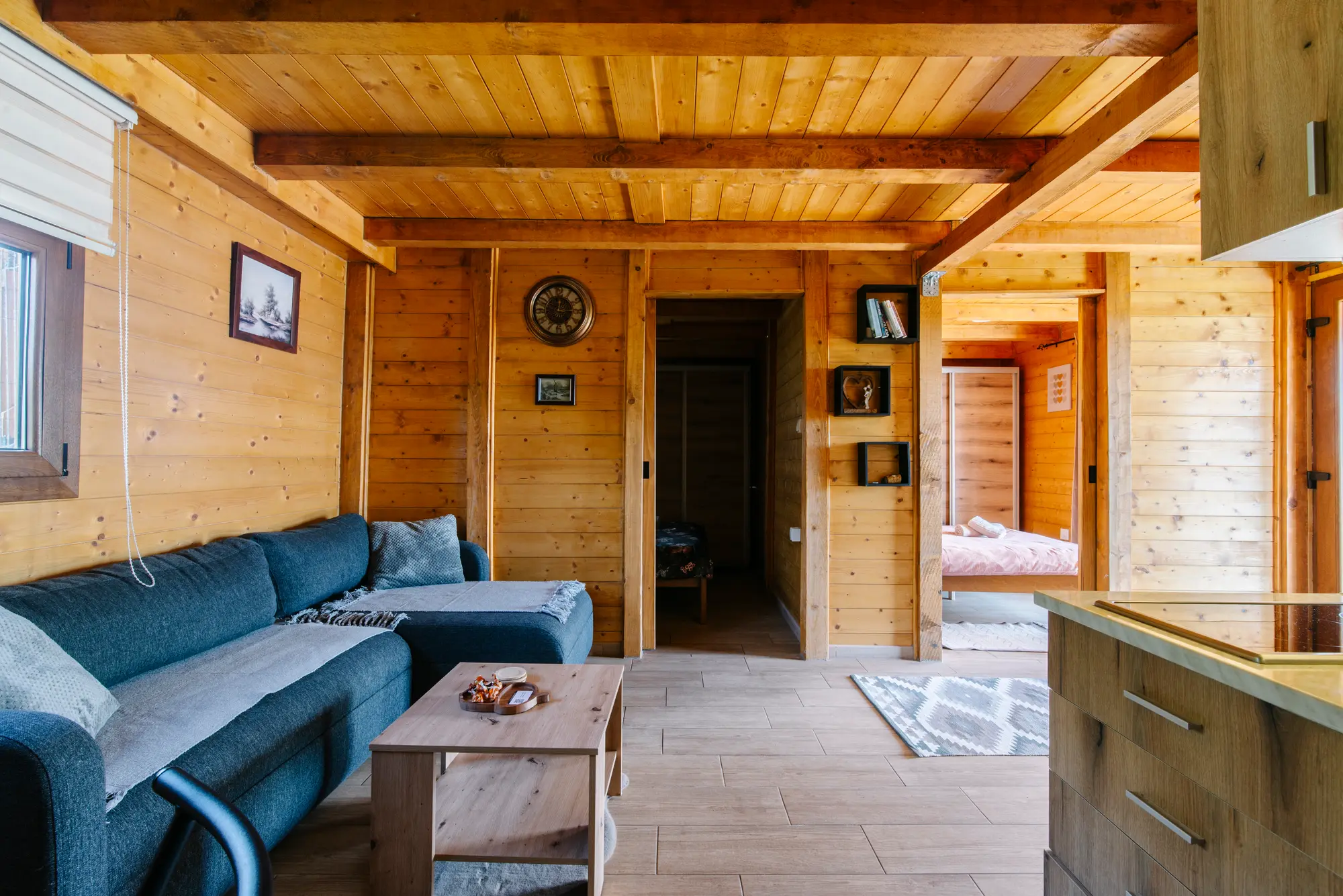 Notaleg stofa í timburhúsi